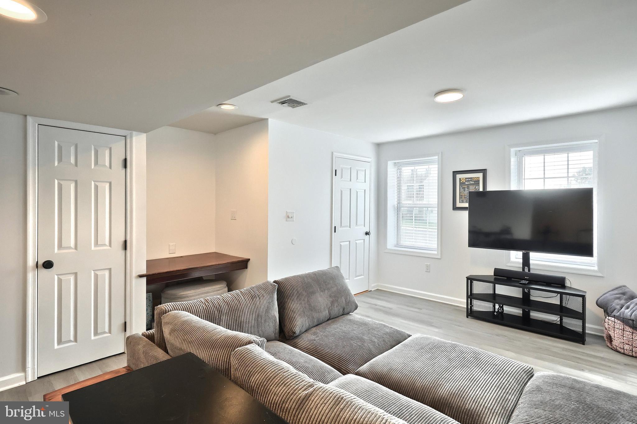 NORTH POINTE - Residential