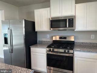 THE LAKES AT MARTINSBURG - Residential Lease