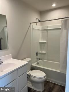 THE LAKES AT MARTINSBURG - Residential Lease