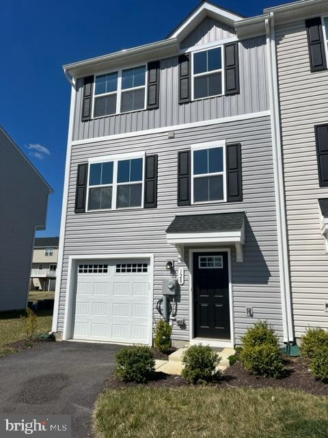 THE LAKES AT MARTINSBURG - Residential Lease