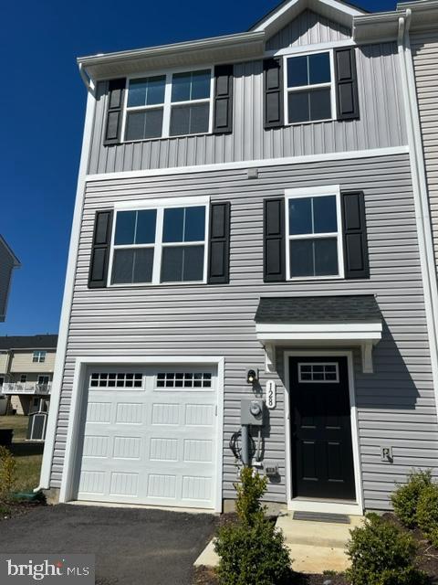 THE LAKES AT MARTINSBURG - Residential Lease