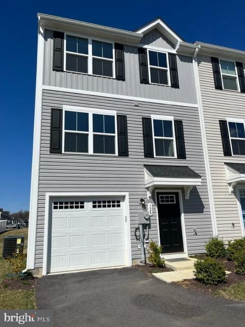 THE LAKES AT MARTINSBURG - Residential Lease