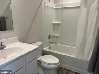 THE LAKES AT MARTINSBURG - Residential Lease