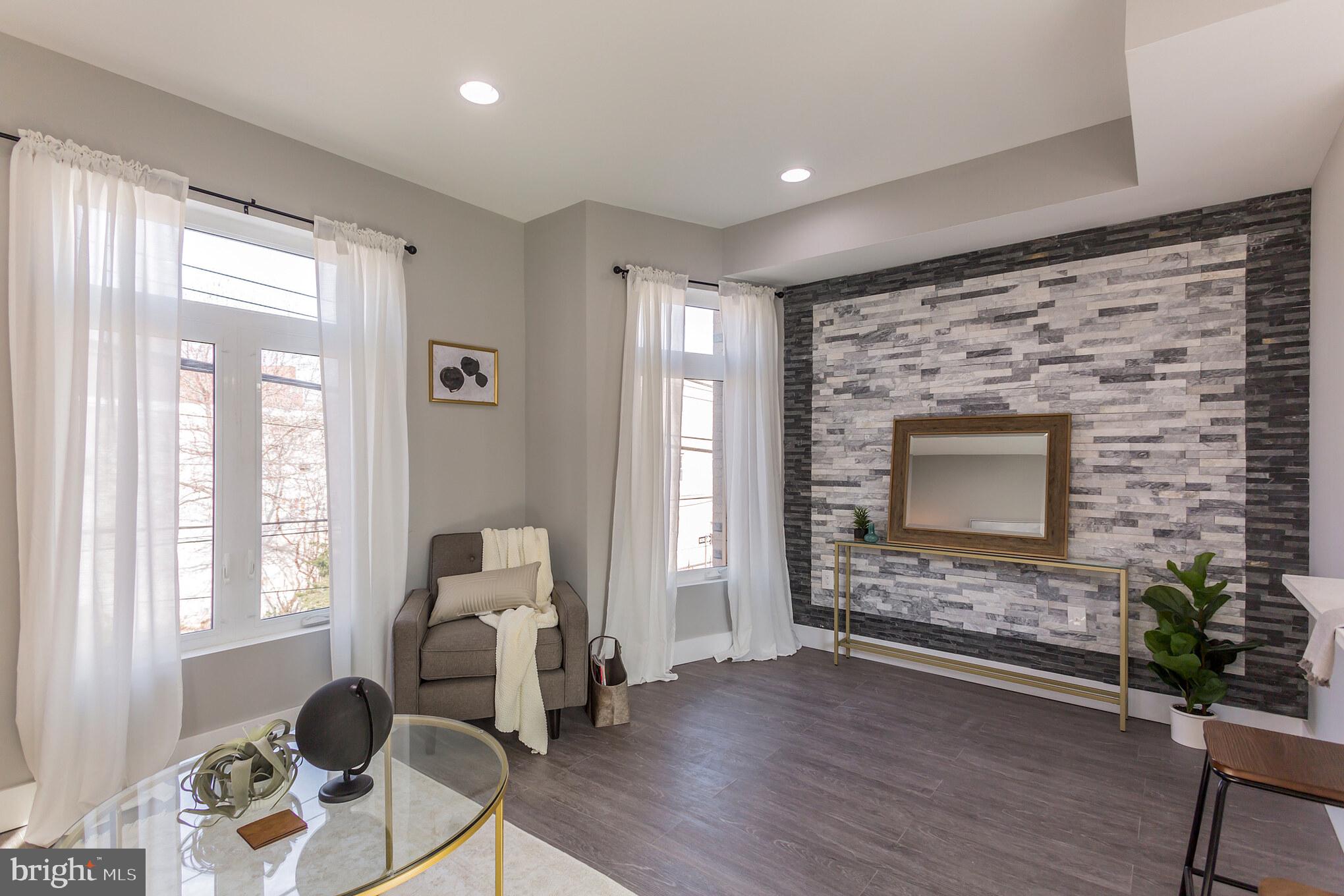 FRANCISVILLE - Residential Income