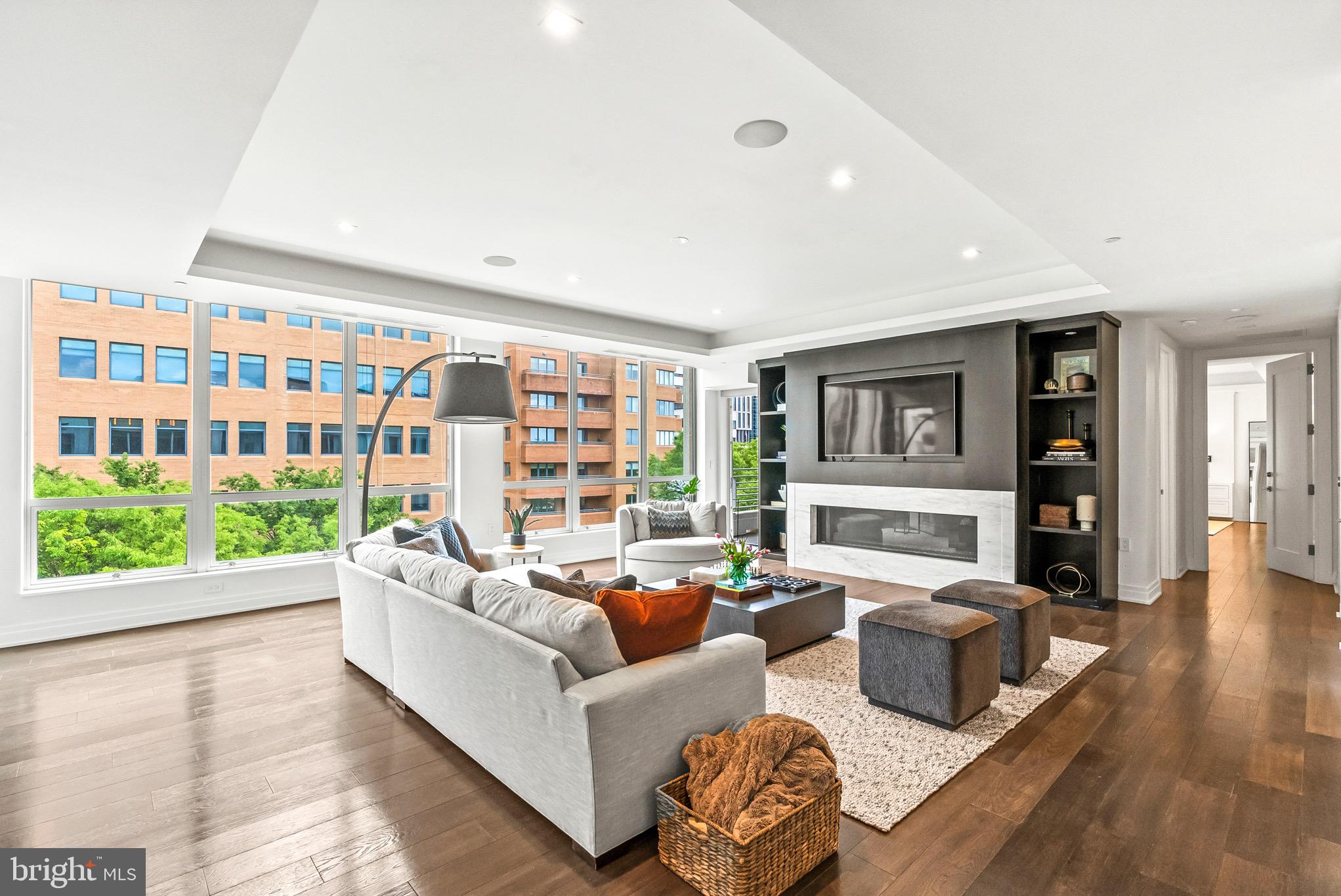 4901 HAMPDEN LANE 703