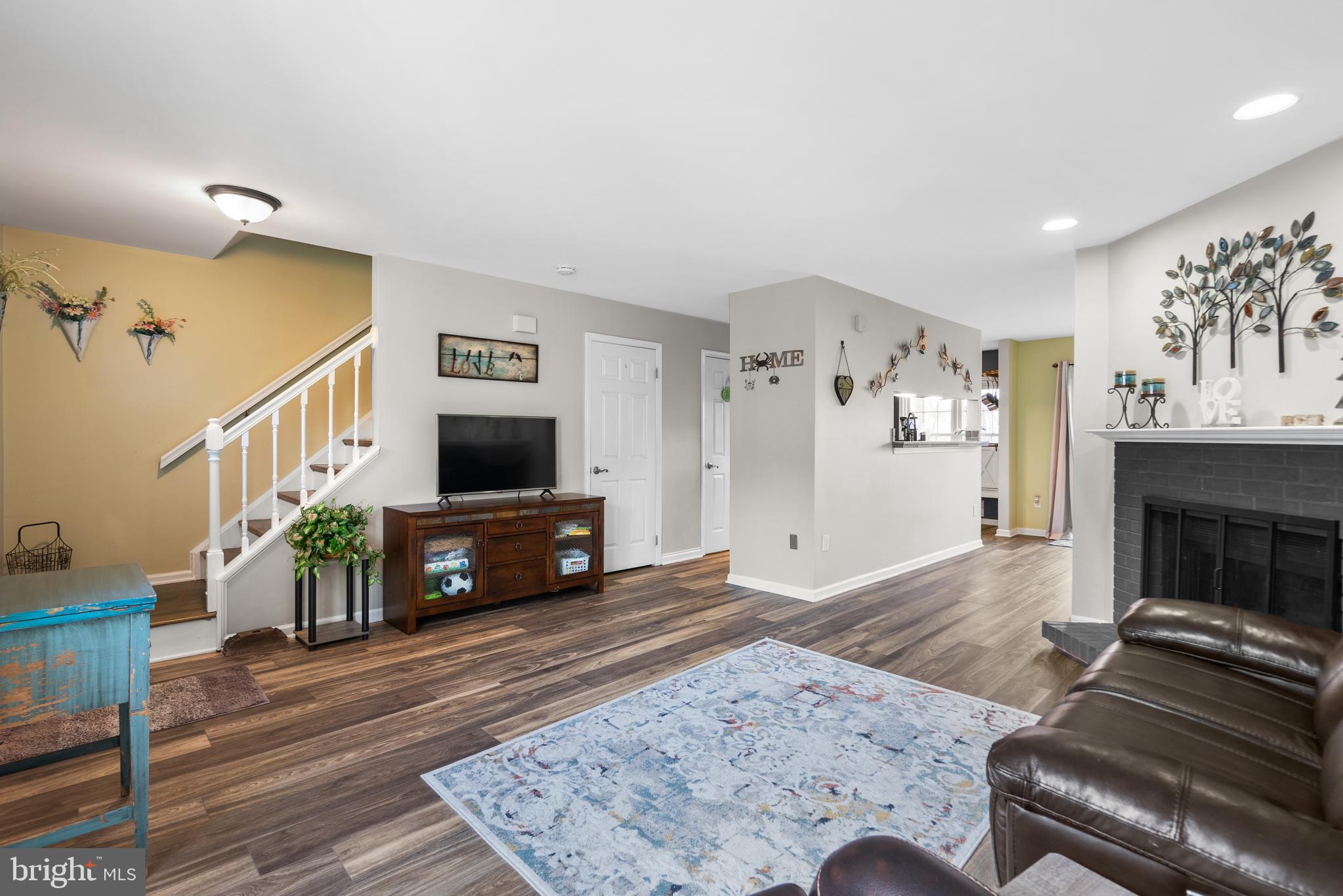 GUNNERS LAKE VILLAGE - Residential