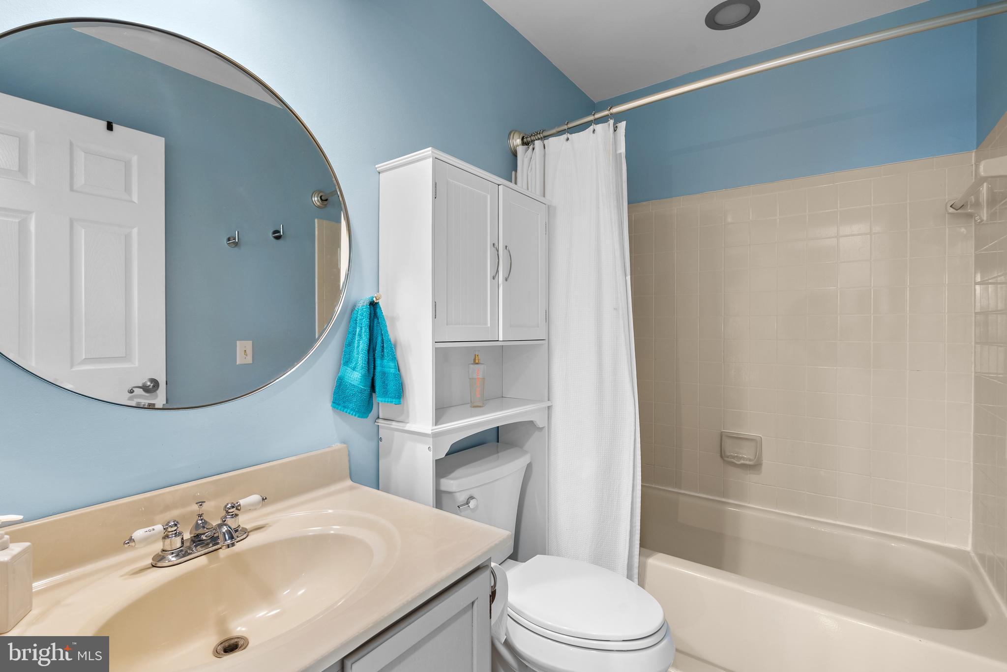 GUNNERS LAKE VILLAGE - Residential