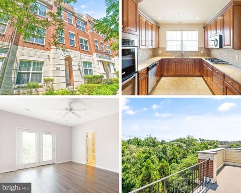 Photo of 4427 - B Beechstone Lane, FAIRFAX, VA 22033 (MLS # VAFX2294280)