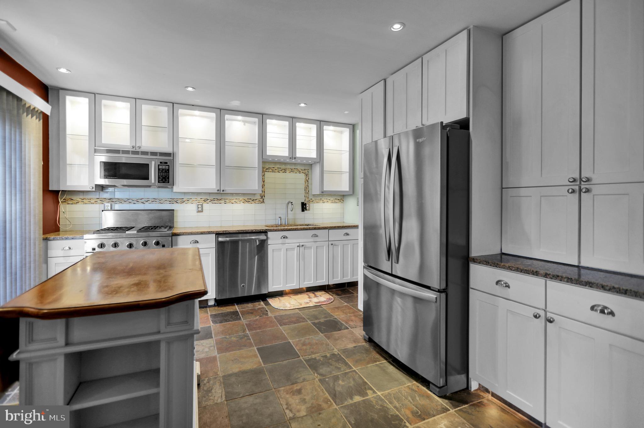 FLYING HILLS - Residential