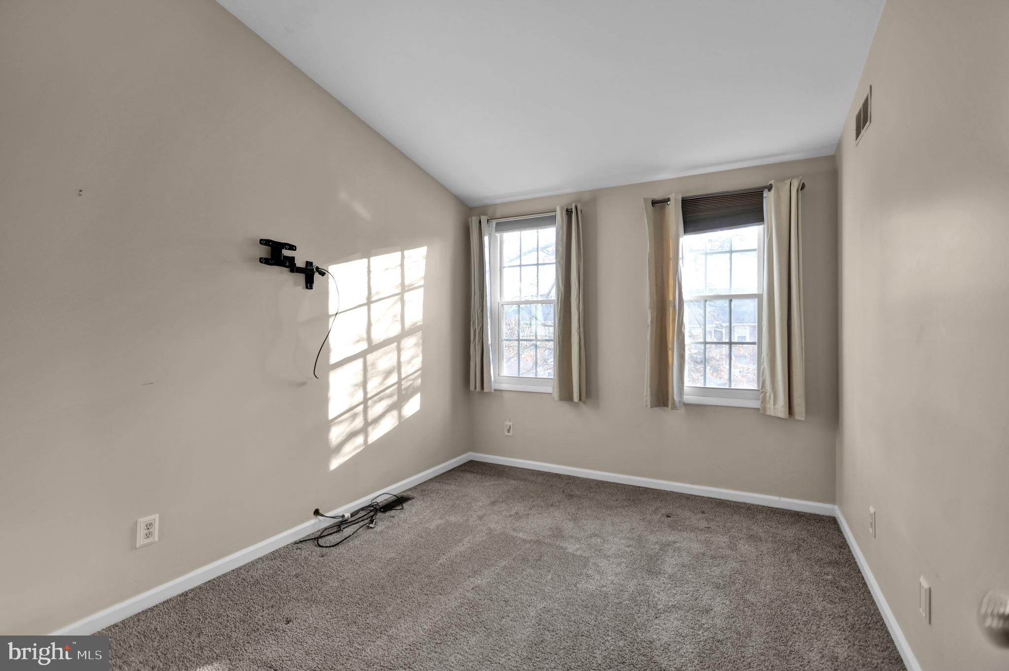 FLYING HILLS - Residential