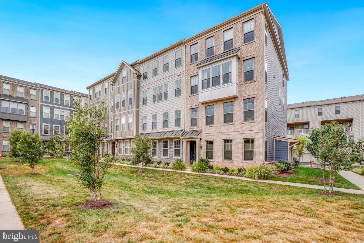 408 PULLMAN PLACE B