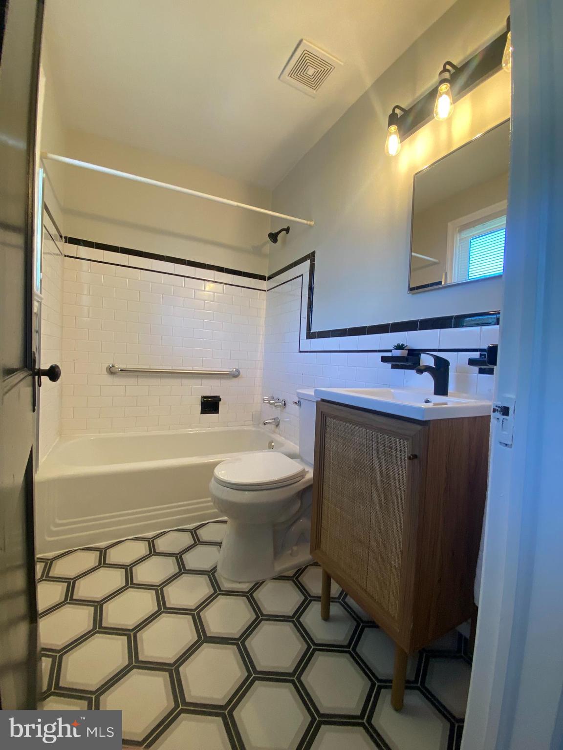 LAURAVILLE HISTORIC DISTRICT - Residential Lease