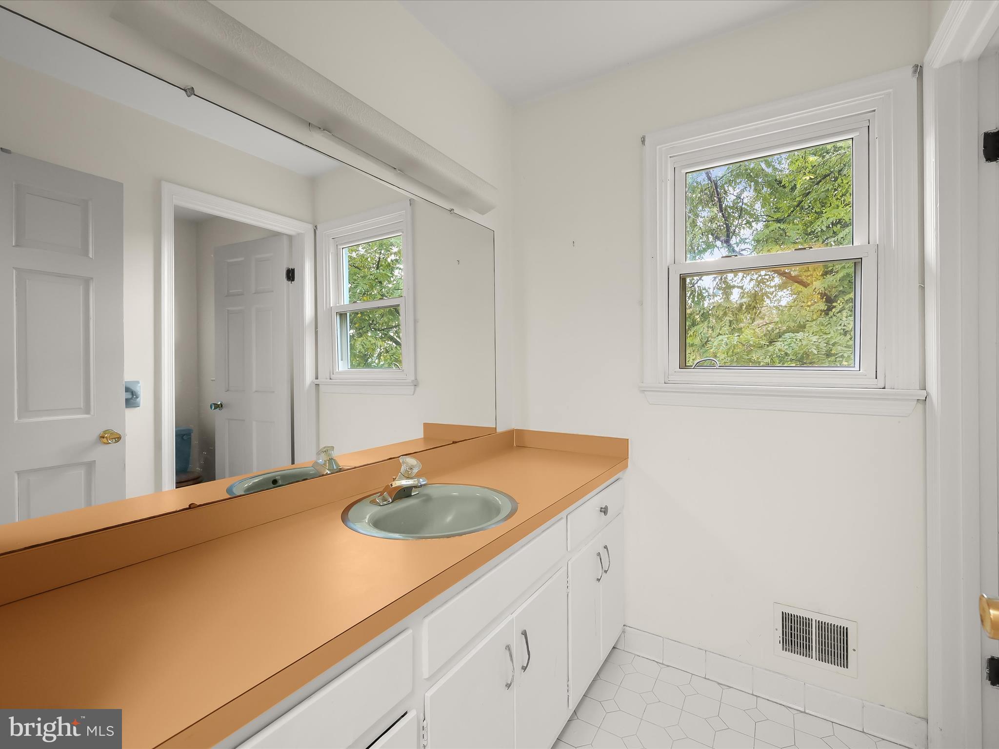 MEADOWCREST - Residential