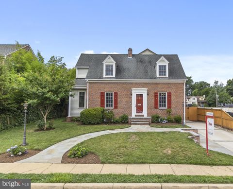 Photo of 2502 Taylor Avenue, ALEXANDRIA, VA 22302 (MLS # VAAX2063740)