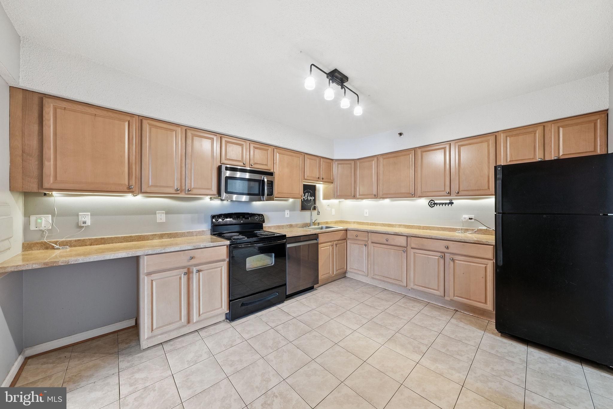 3713 S GEORGE MASON DRIVE 810