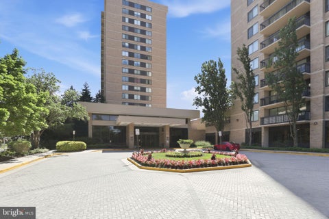 Photo of 3713 S George Mason Drive #810, FALLS CHURCH, VA 22041 (MLS # VAFX2334446)