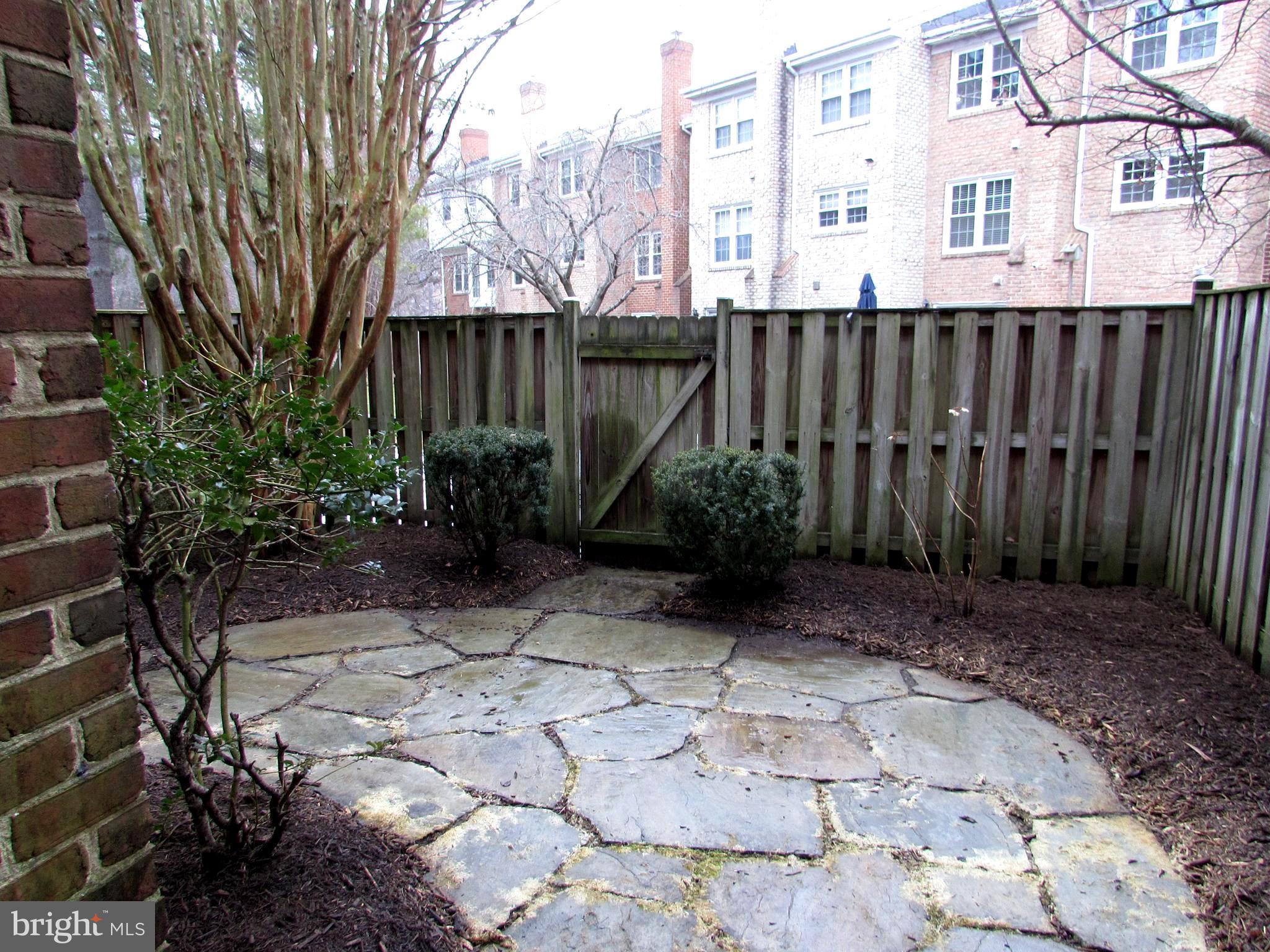 CHARING CROSS - Residential