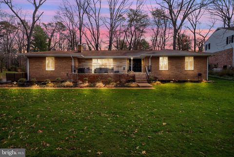 Photo of 139 Downing Drive, SEVERNA PARK, MD 21146 (MLS # MDAA2139448)