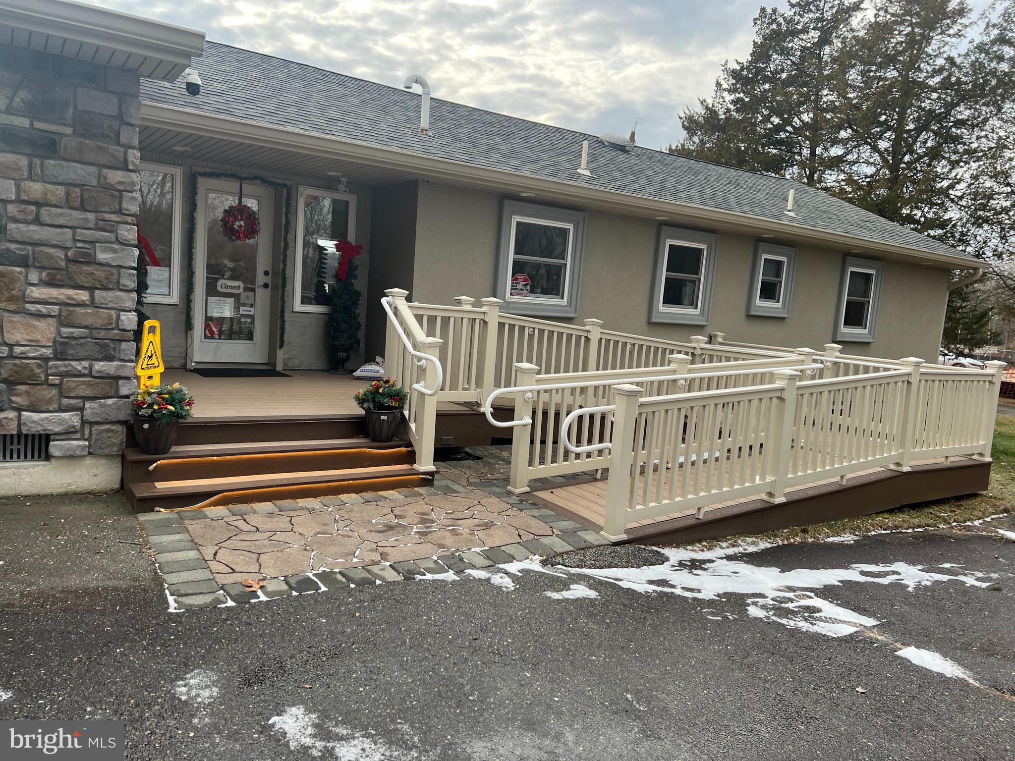 138 N COUNTY LINE ROAD