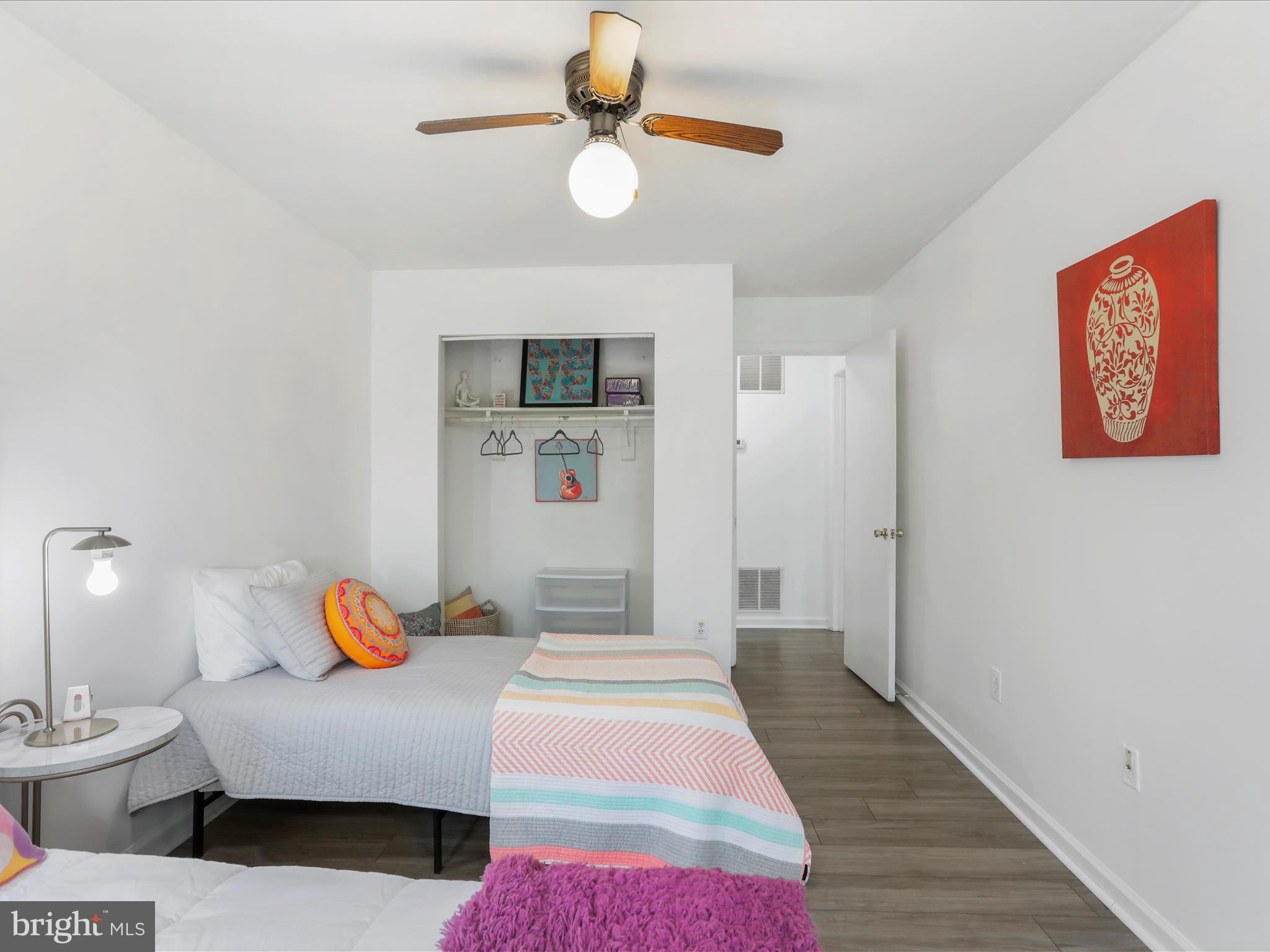 LAKESIDE CONDOS - Residential