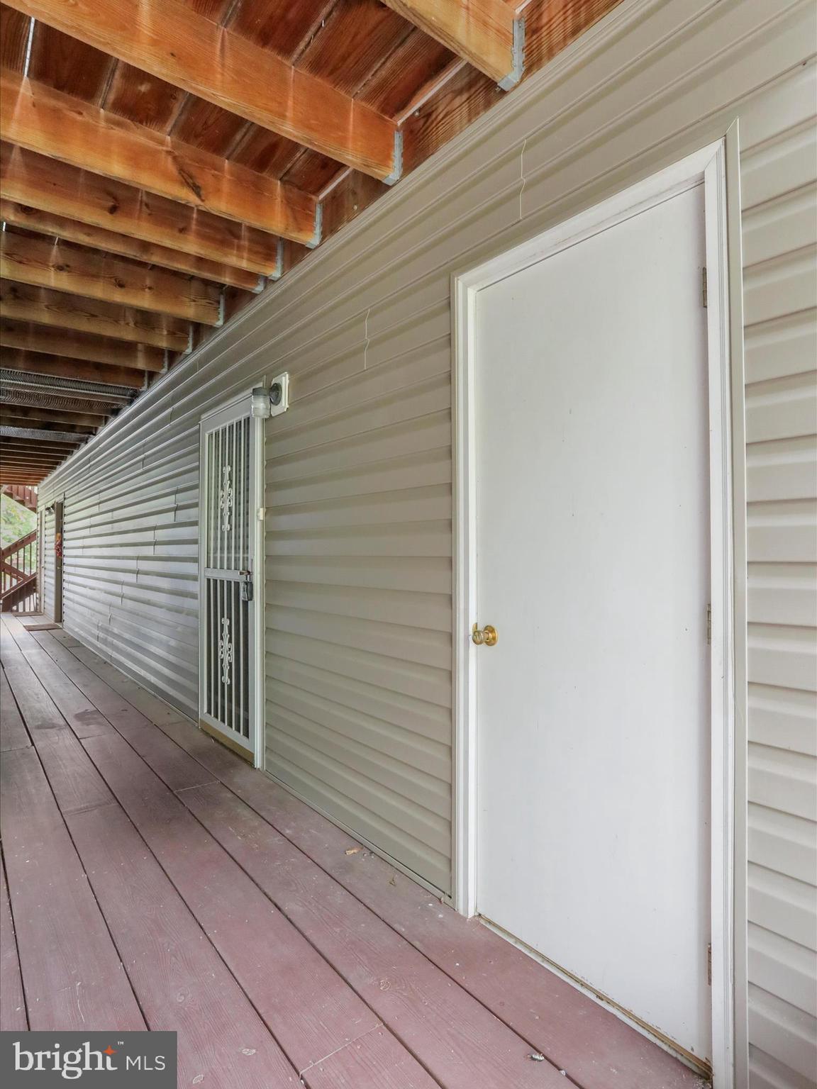 LAKESIDE CONDOS - Residential