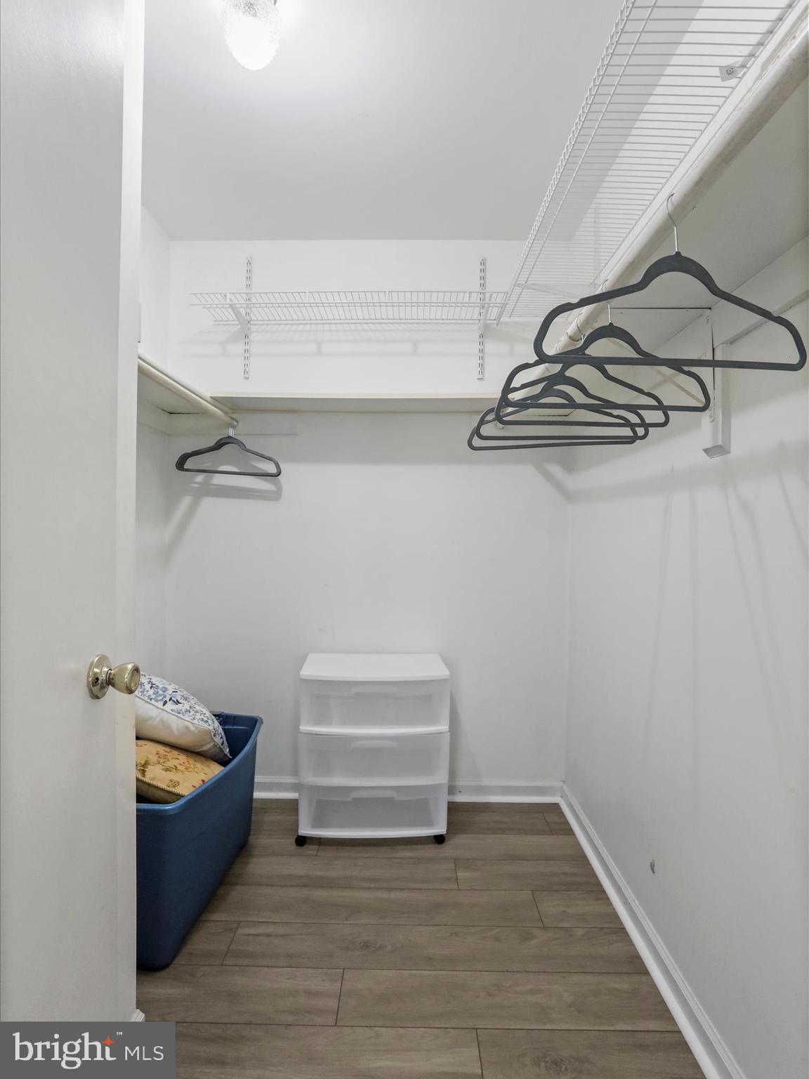 LAKESIDE CONDOS - Residential