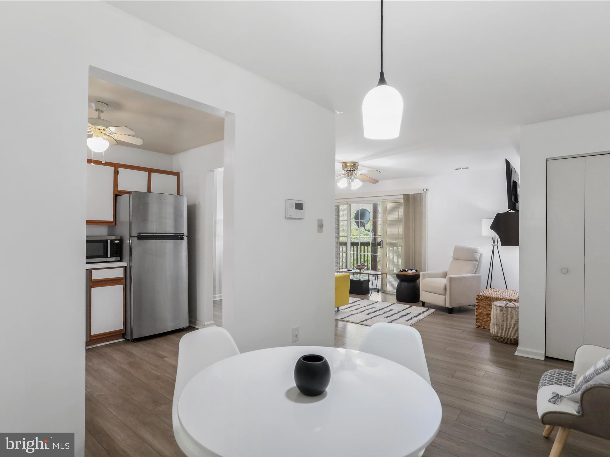 LAKESIDE CONDOS - Residential