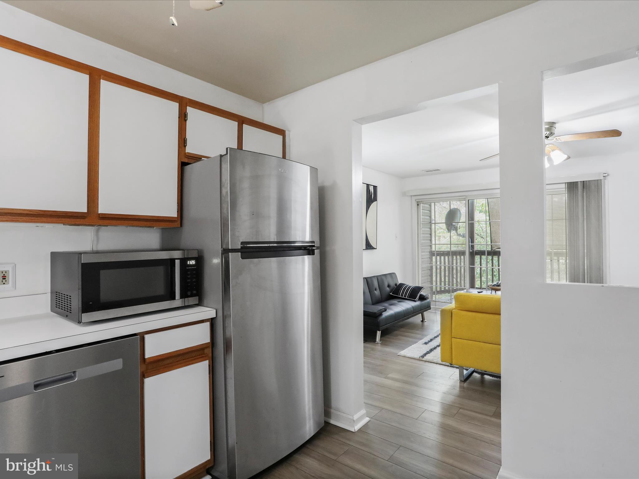 LAKESIDE CONDOS - Residential