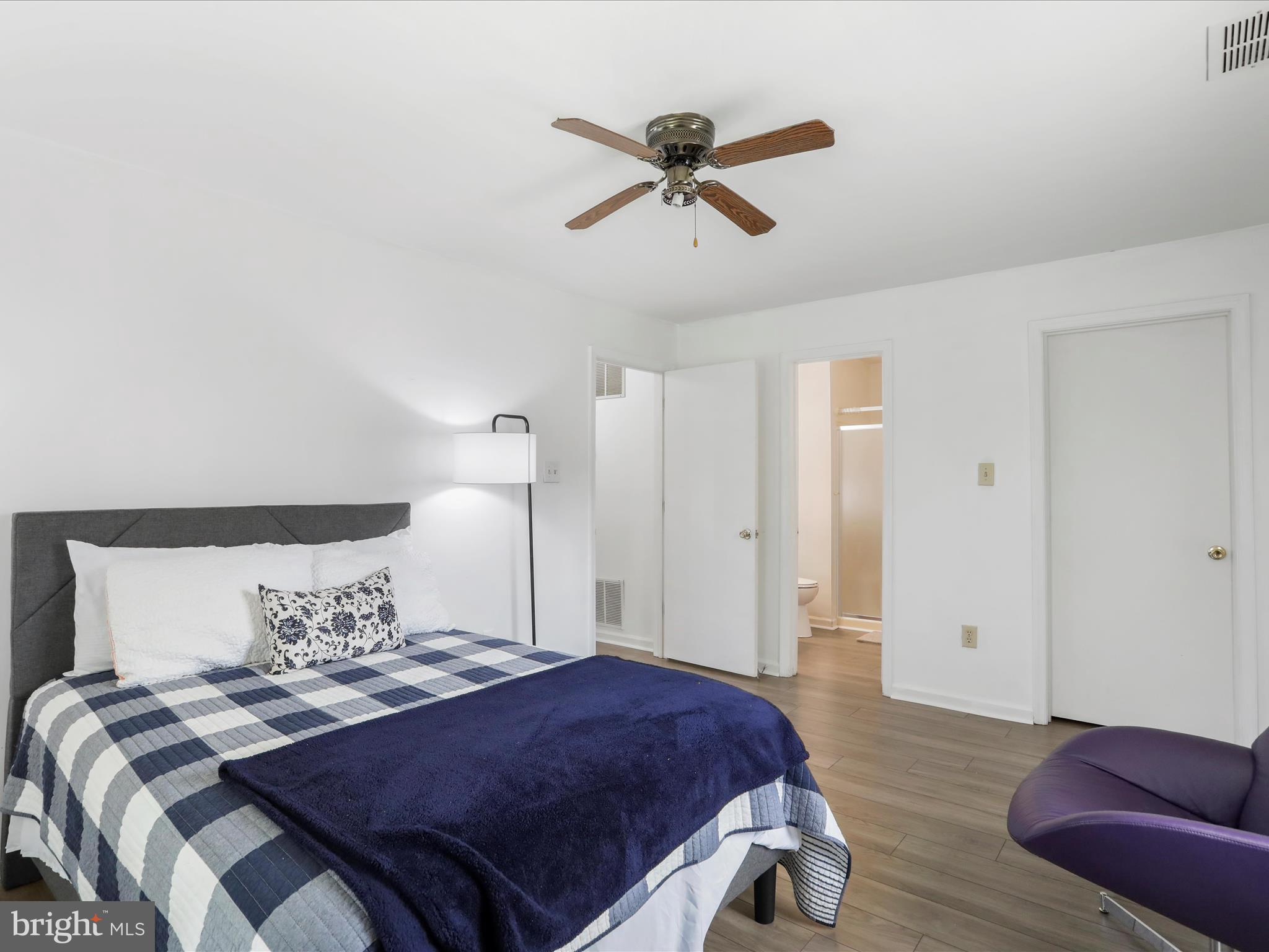 LAKESIDE CONDOS - Residential