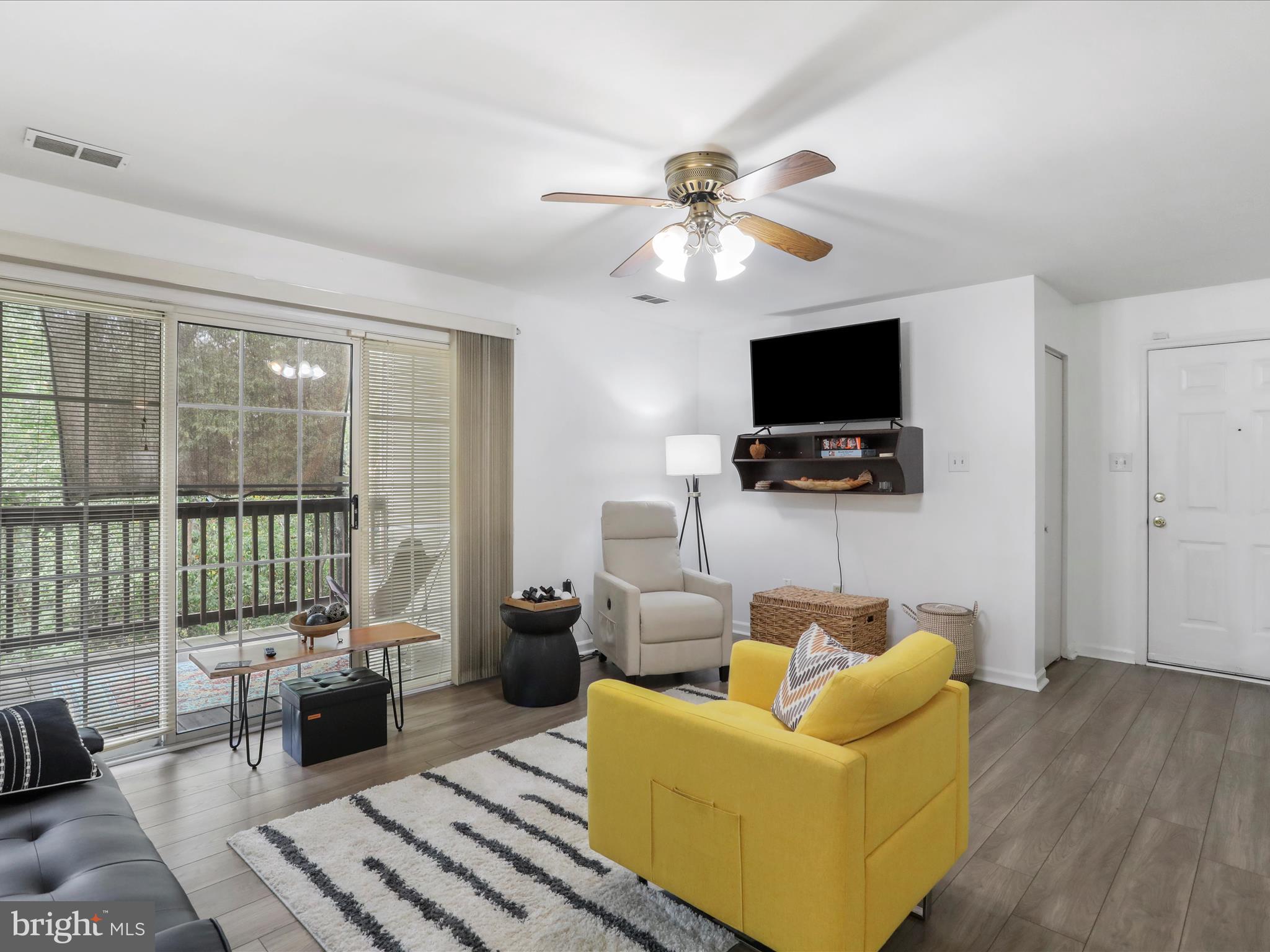 LAKESIDE CONDOS - Residential