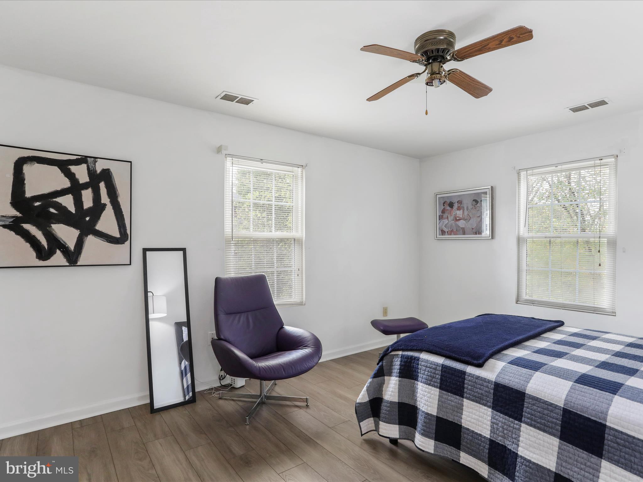 LAKESIDE CONDOS - Residential