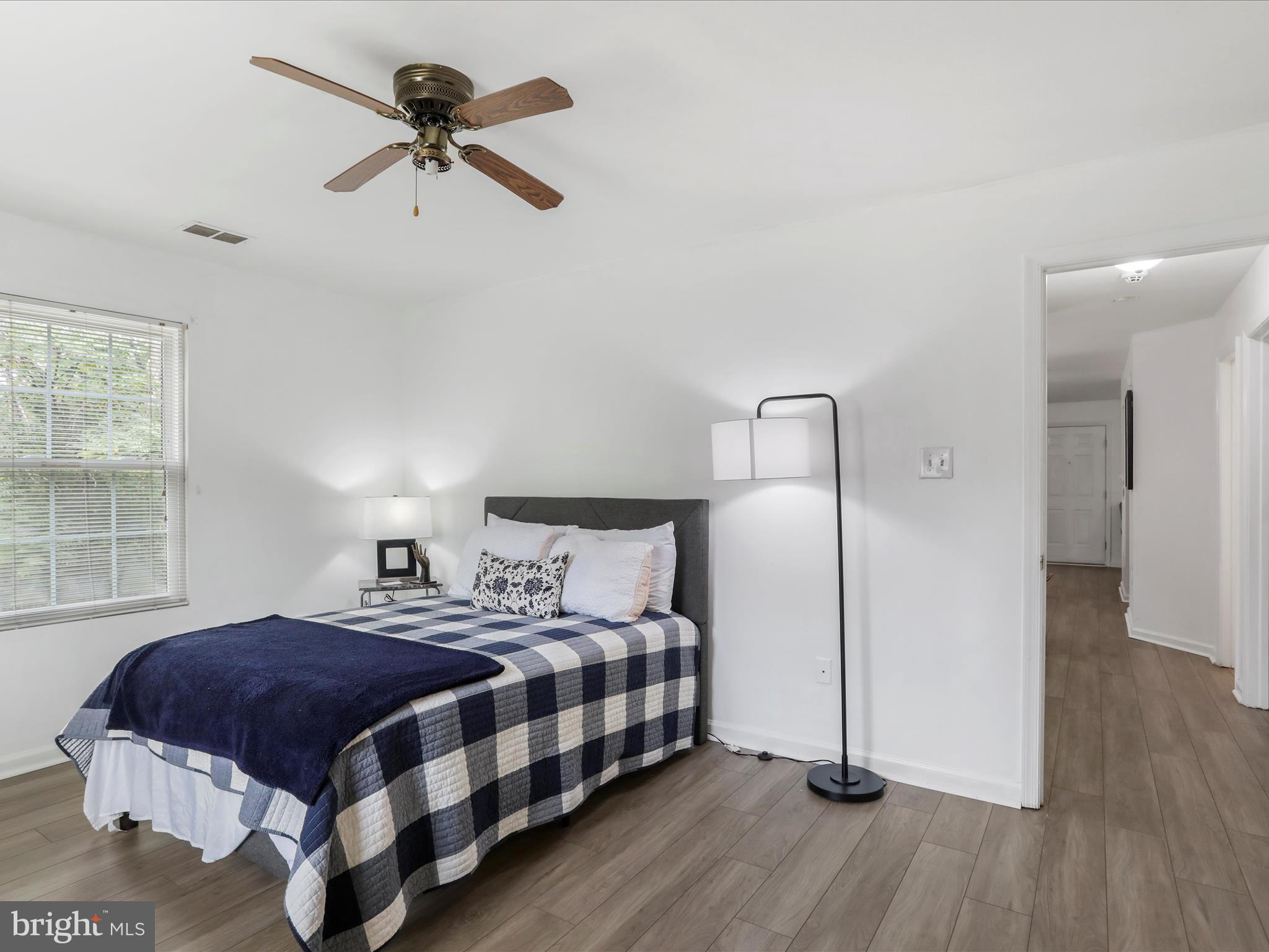 LAKESIDE CONDOS - Residential