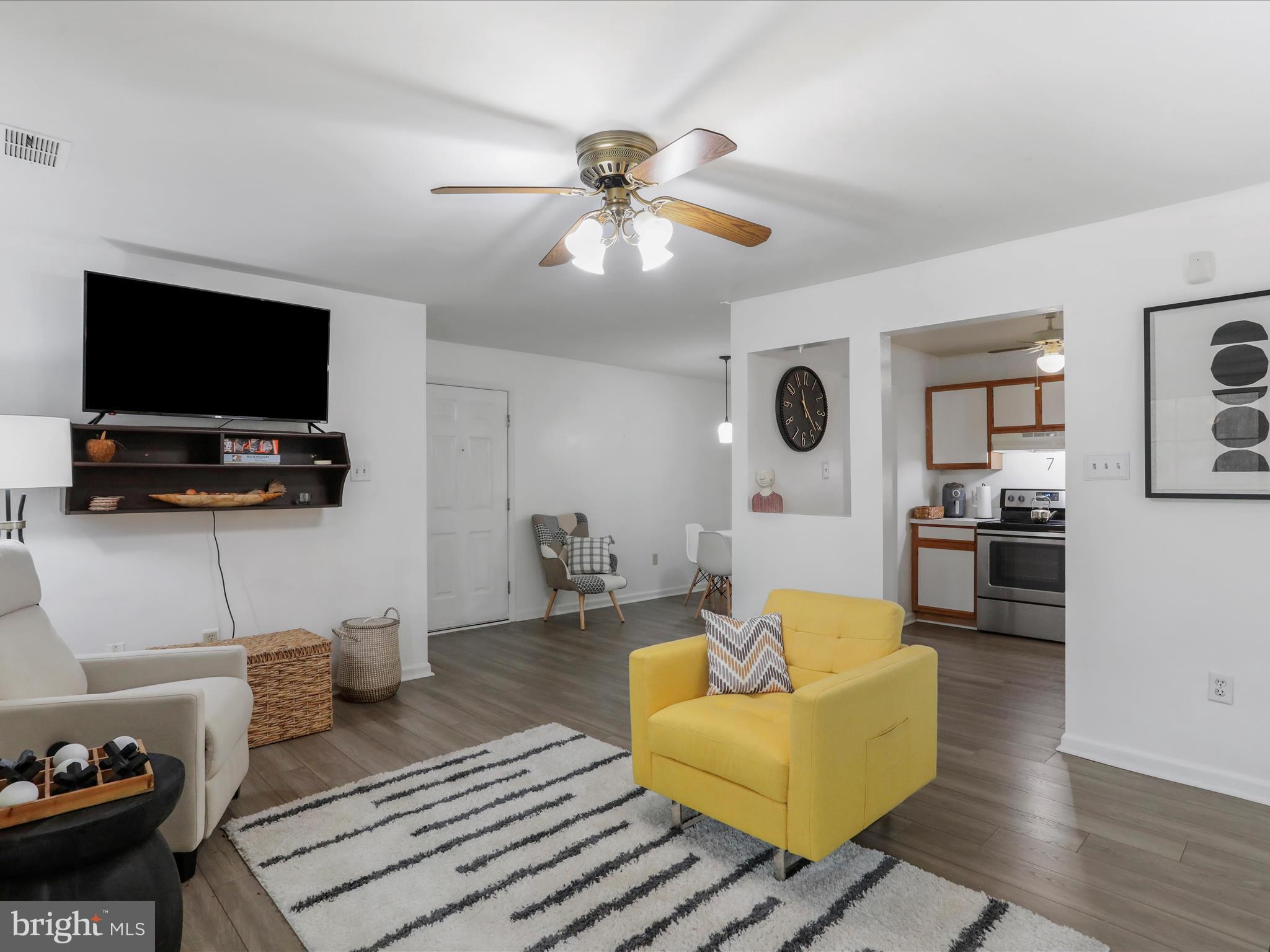 LAKESIDE CONDOS - Residential