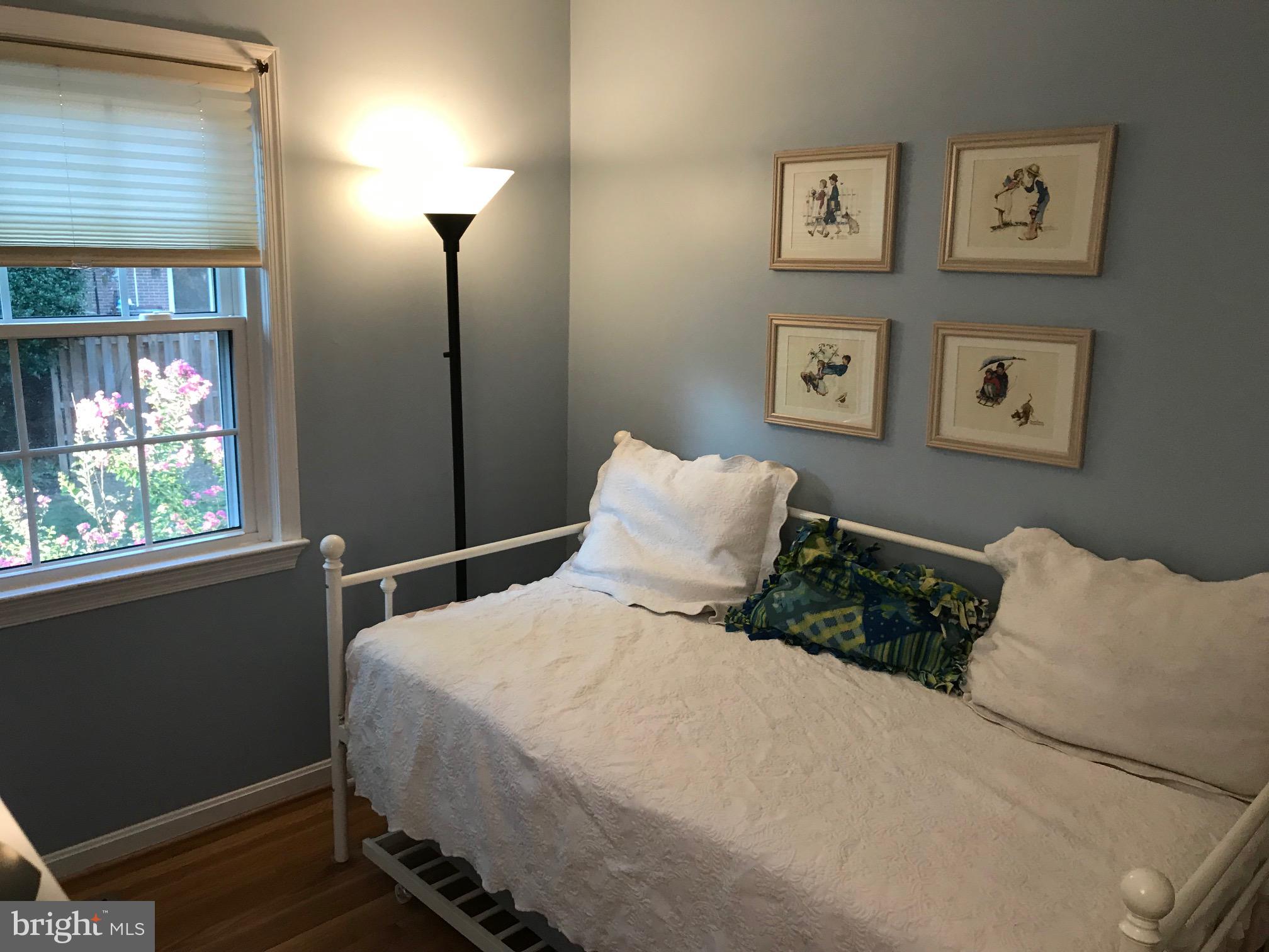 MT VERNON SQUARE TOWNHOUSE - Residential