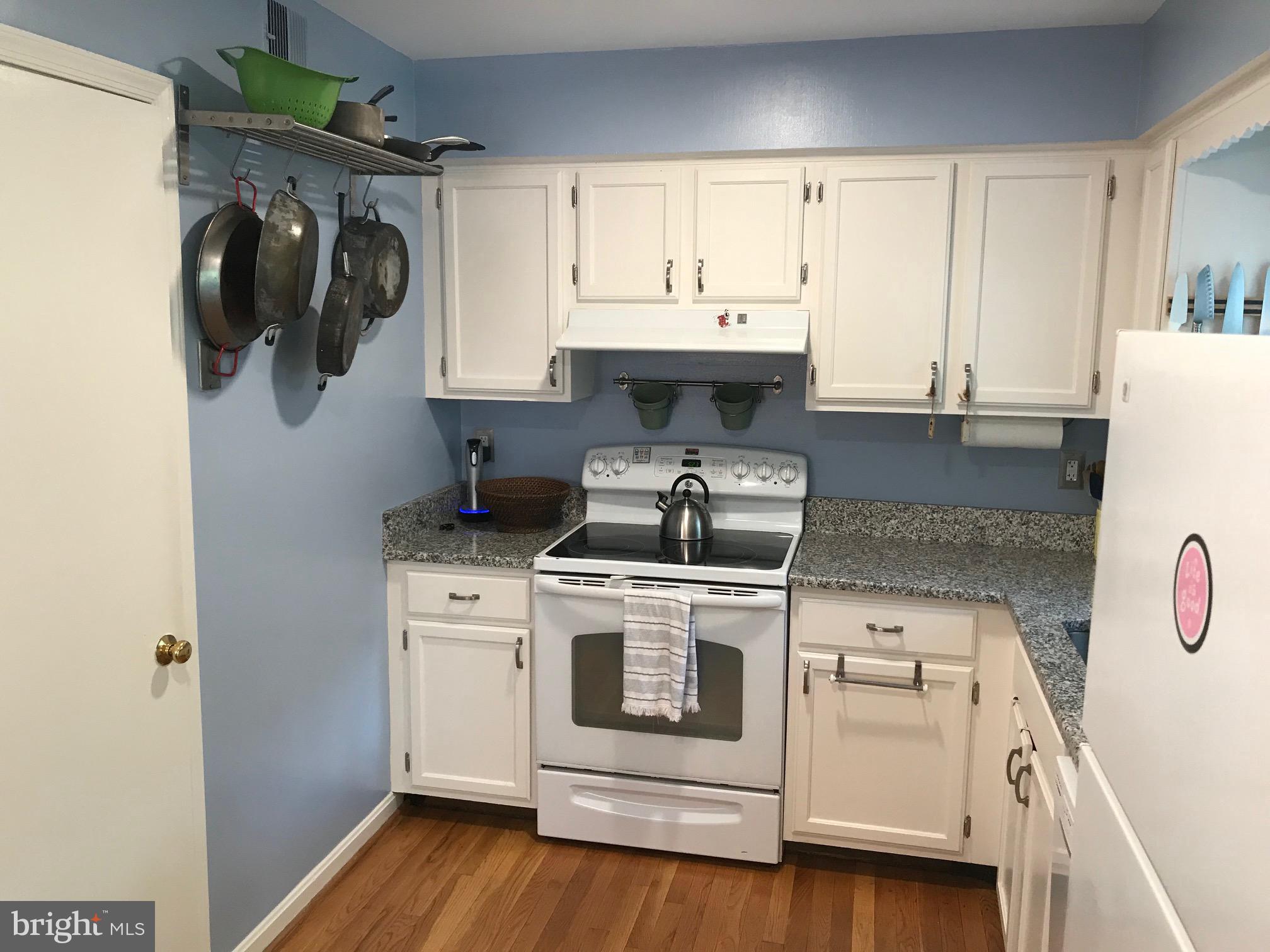 MT VERNON SQUARE TOWNHOUSE - Residential