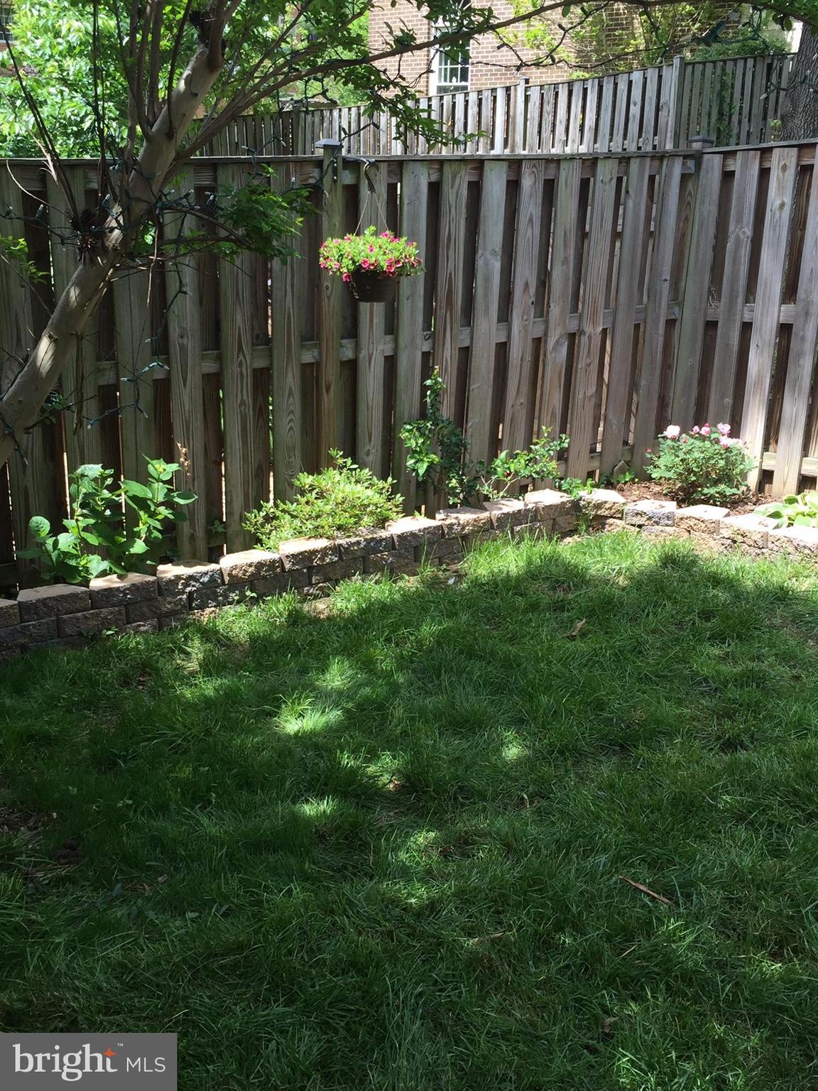 MT VERNON SQUARE TOWNHOUSE - Residential