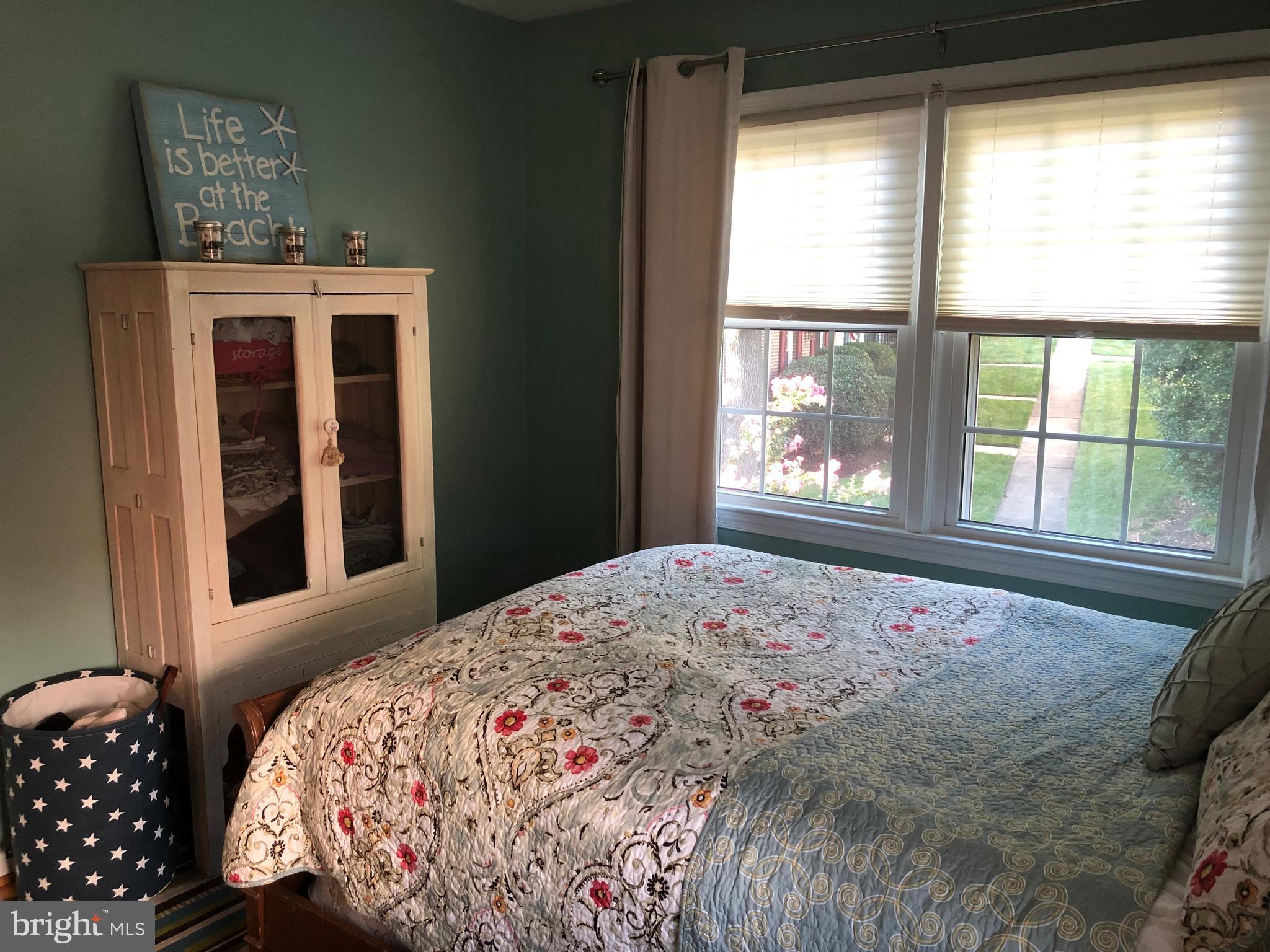 MT VERNON SQUARE TOWNHOUSE - Residential