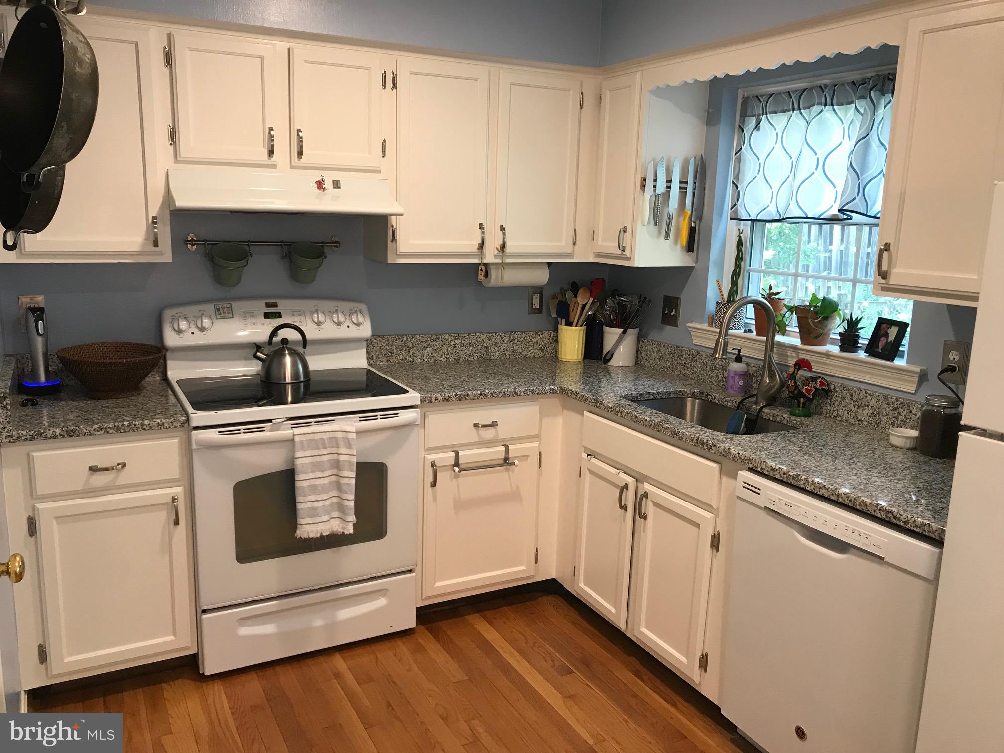 MT VERNON SQUARE TOWNHOUSE - Residential