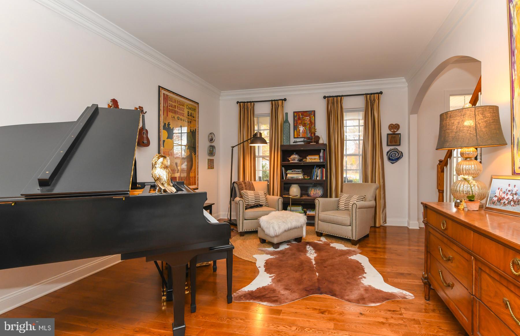206 E ELM STREET