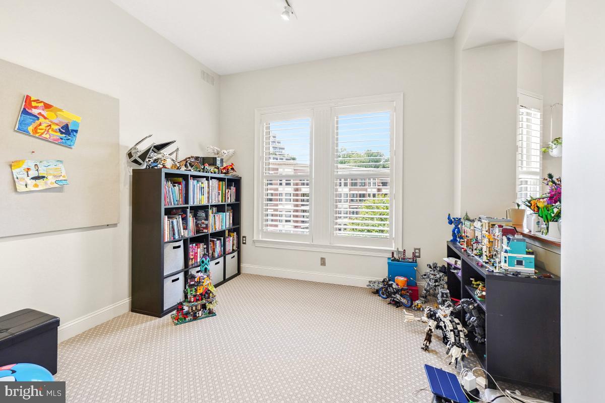 STRATHMORE PARK - Residential