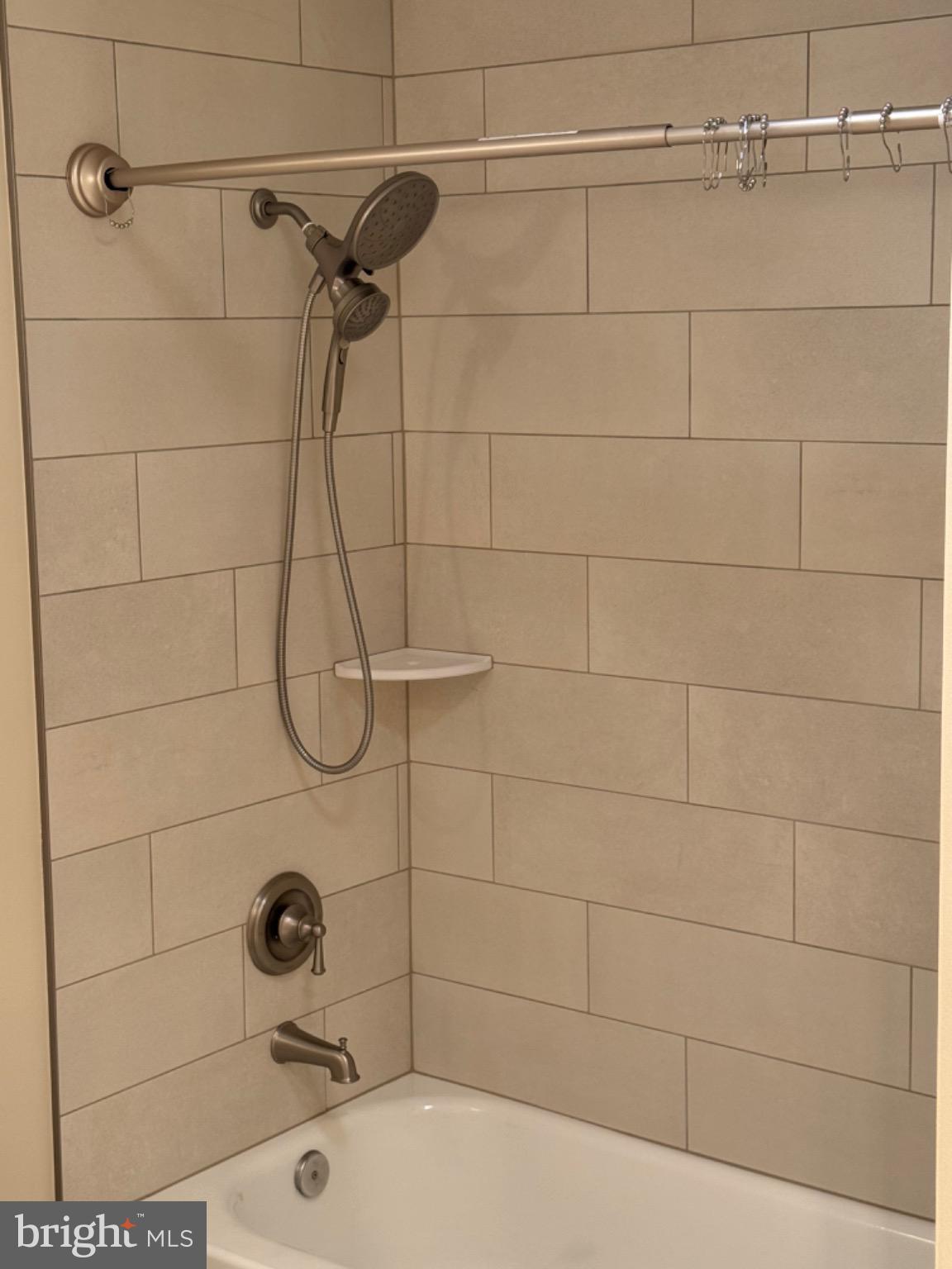 REYNOLDS PROSPECT - Residential Lease