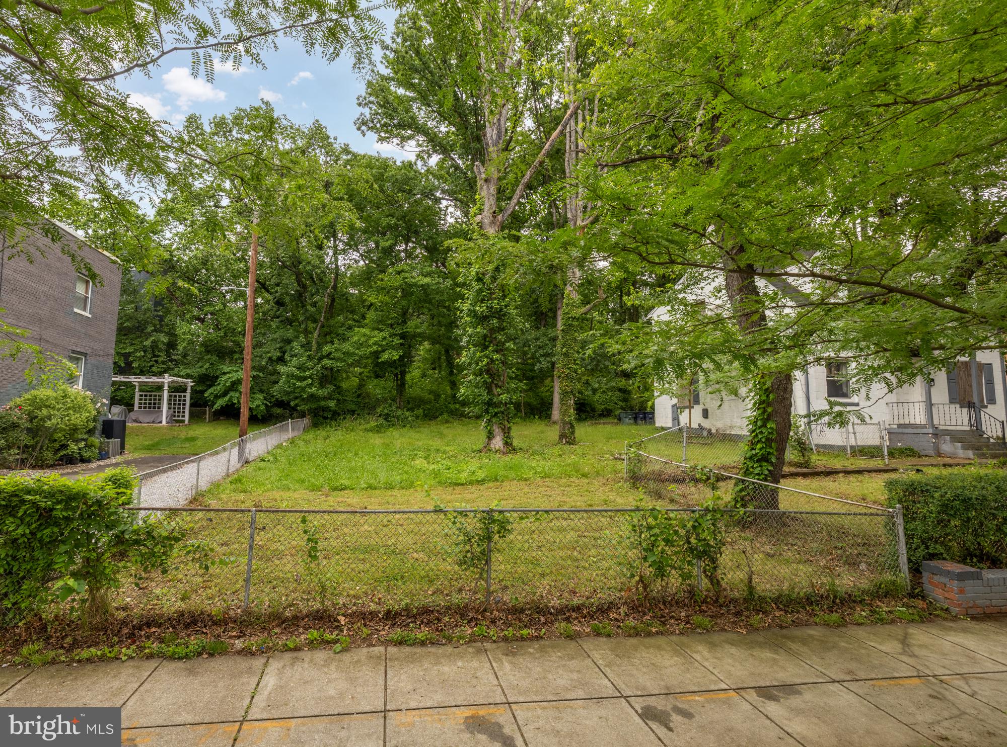 212 36TH STREET SE
