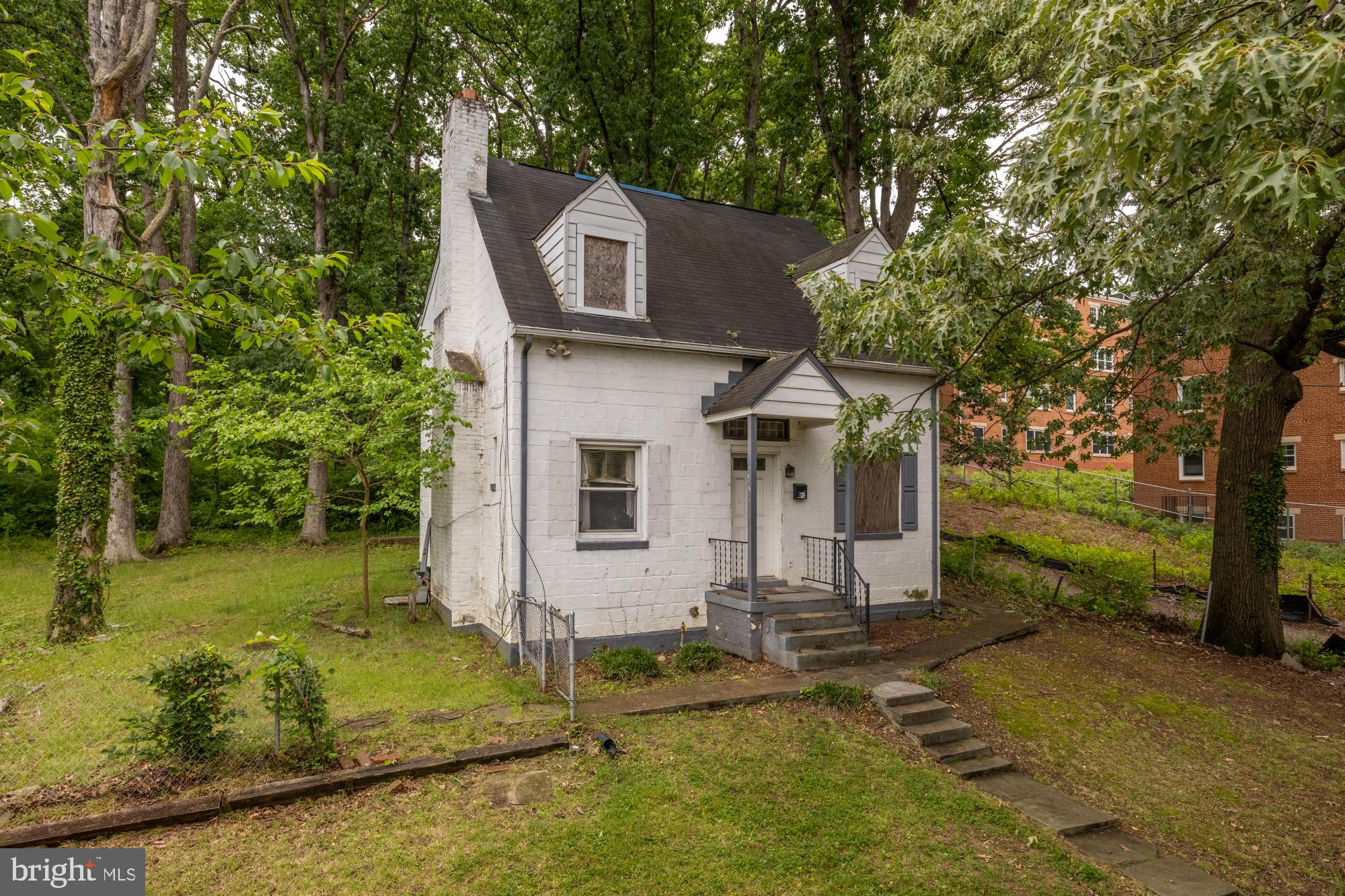 212 36TH STREET SE