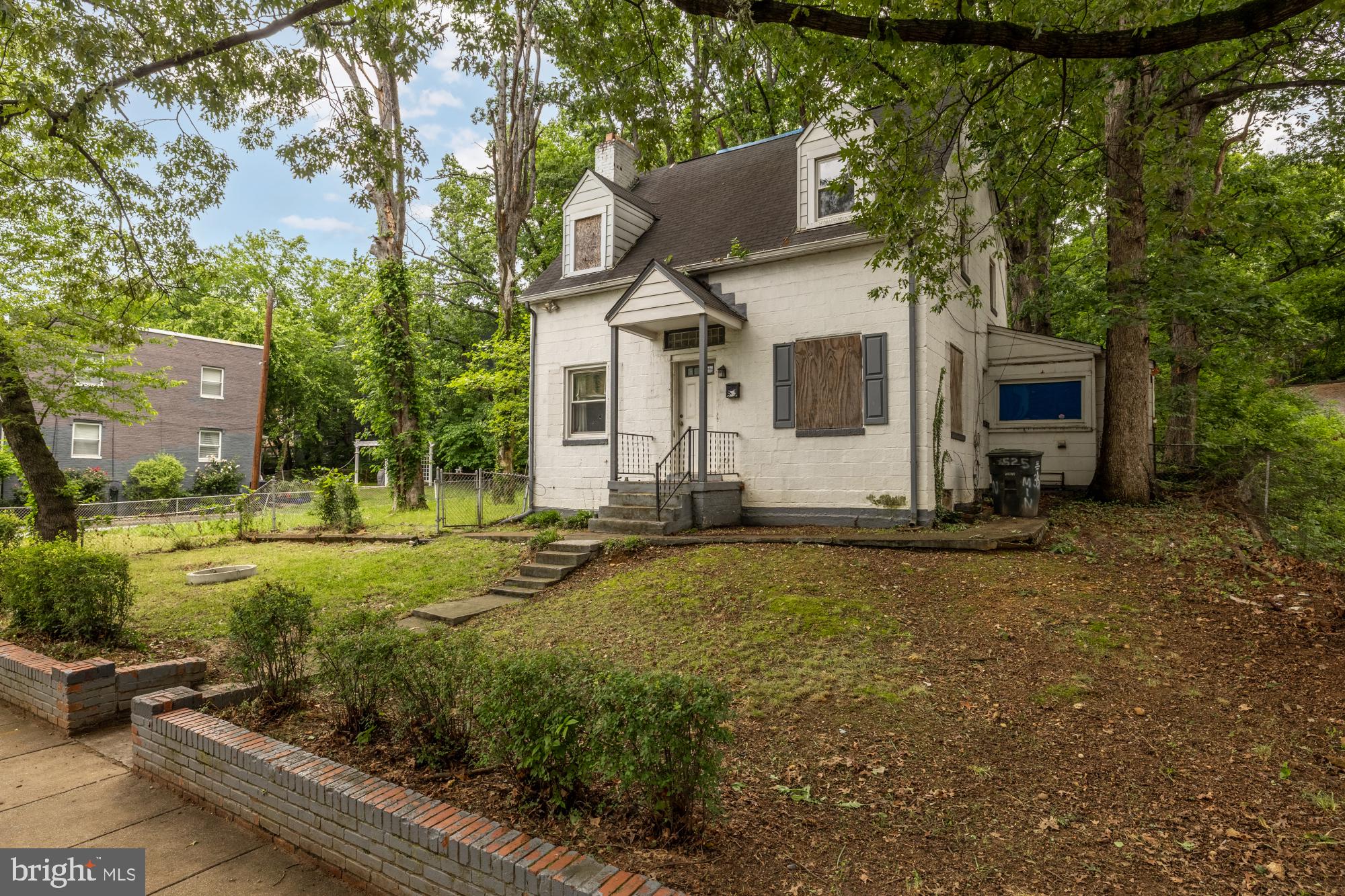 212 36TH STREET SE