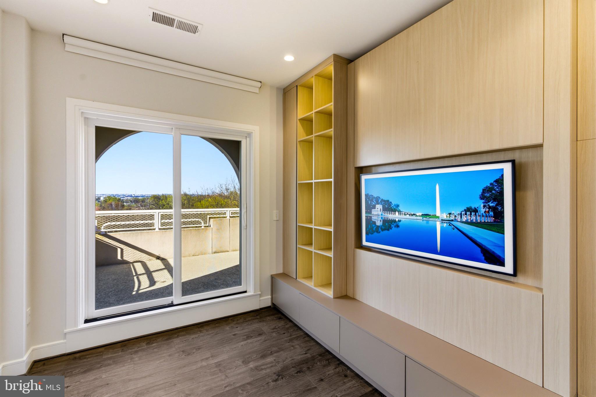 OLD TOWN NORTH - Residential