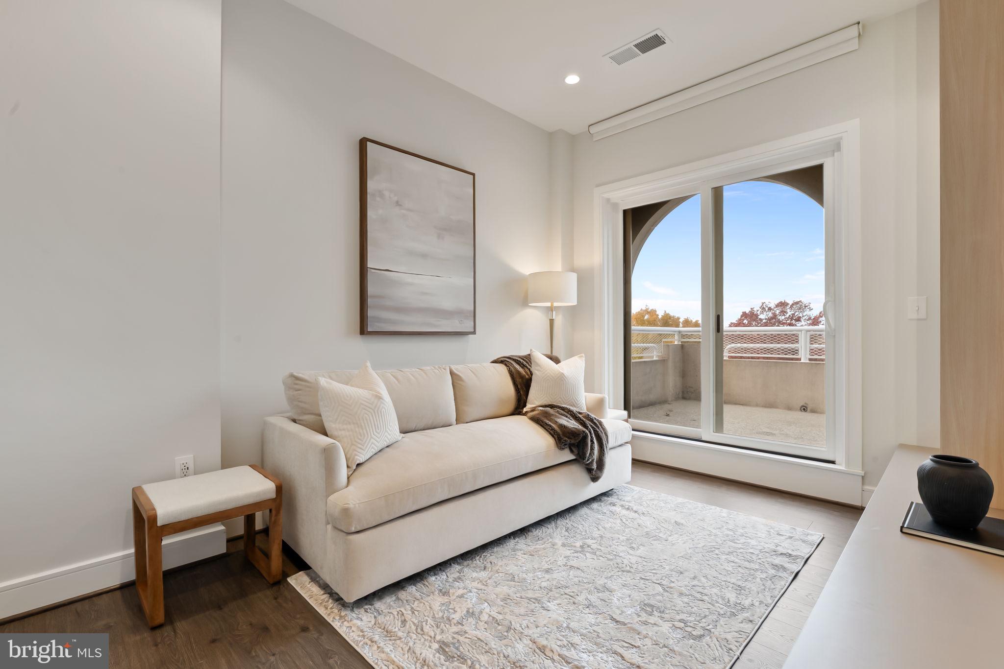 625 SLATERS LANE 402