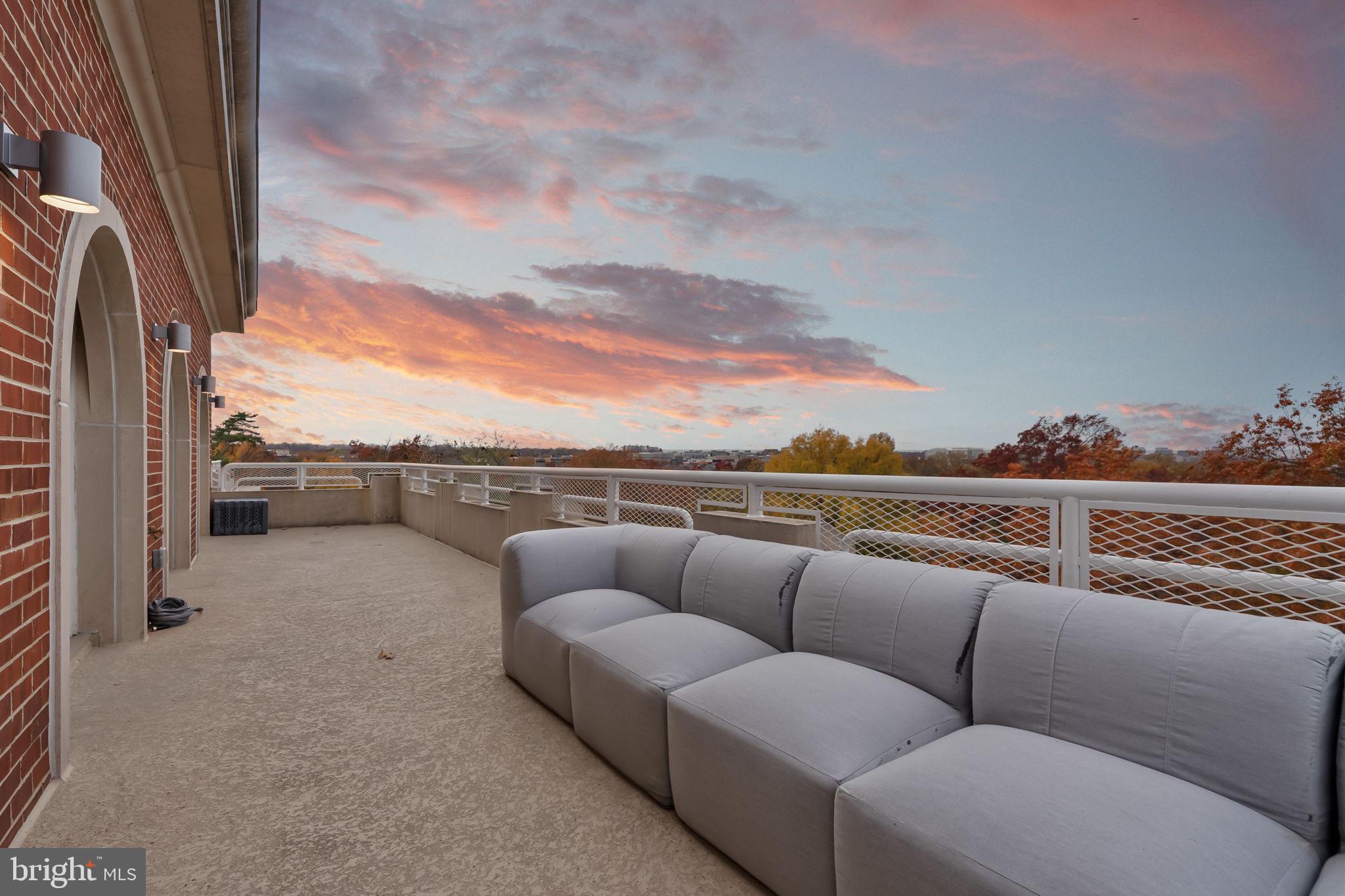 625 SLATERS LANE 402