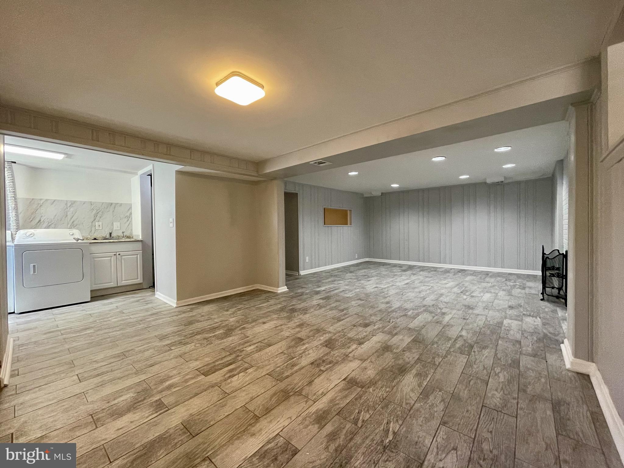 PARKLAWN - Residential Lease