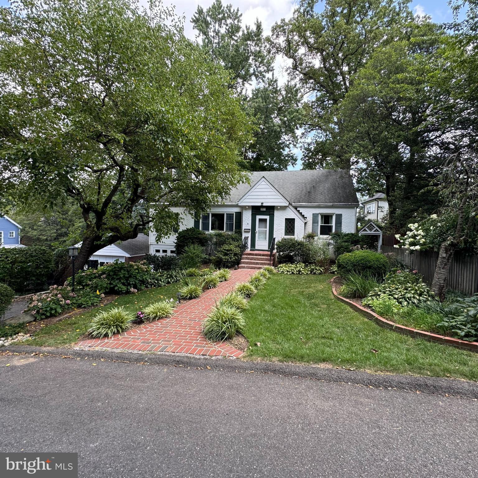WAVERLY HILLS - Residential