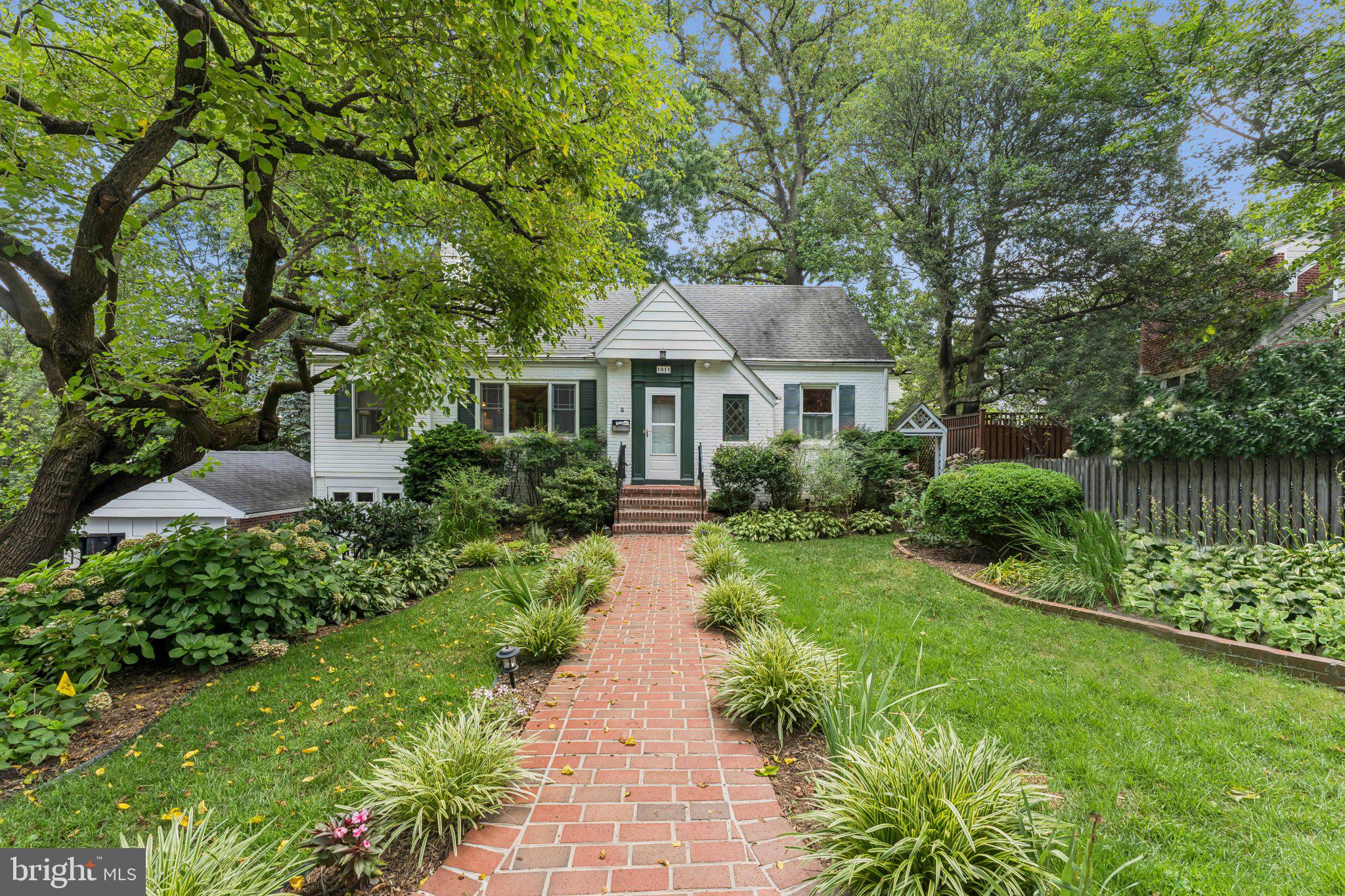 WAVERLY HILLS - Residential